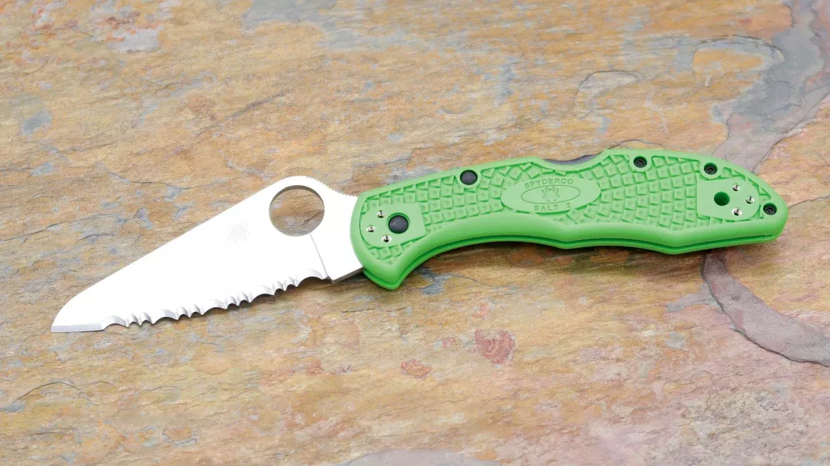 Salt 2 LC200N, Serrated Edge Green FRN Handle C88FSGR2